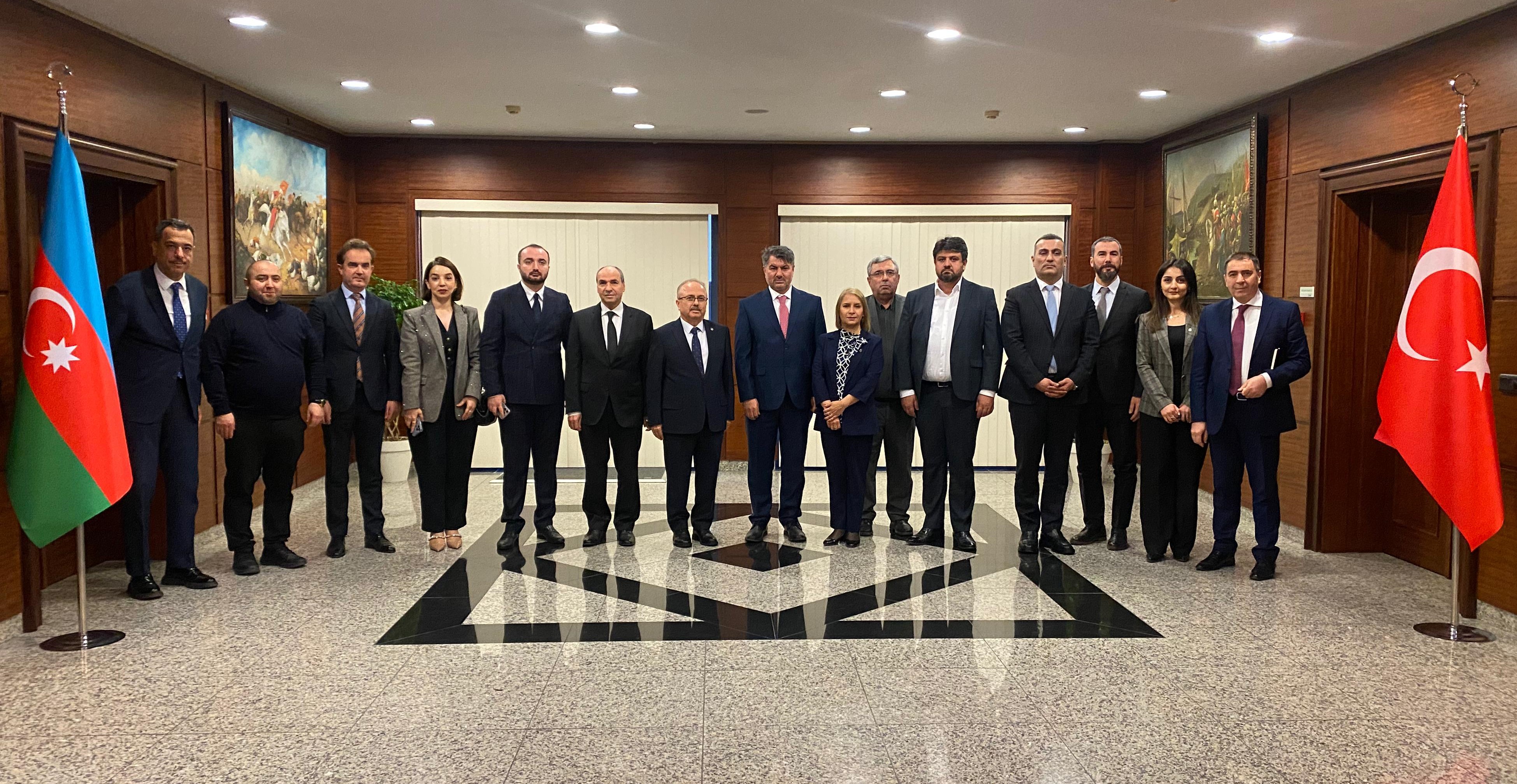 Türkiyə-Azərbaycan İş Adamları və Sənayeçiləri İctimai Birliyinin (TÜİB) İdarə Heyəti Türkiyənin yeni səfiri ilə görüşüb.